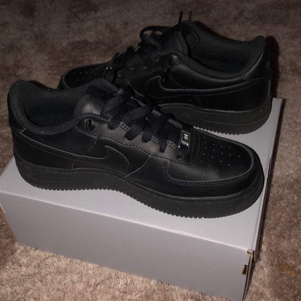 nike black Air Force 1 size 4.5y